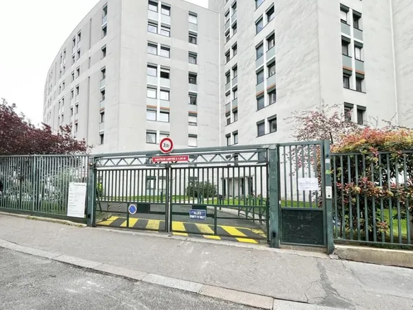 Parking/box Paris