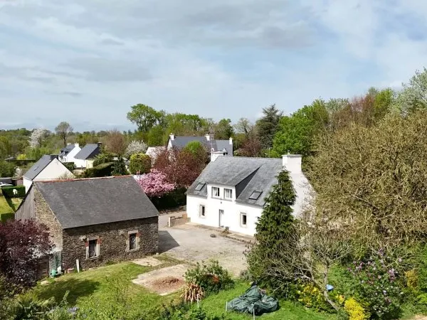 ROHAN - GRANDE MAISON FAMILIALE 6 CHAMBRES