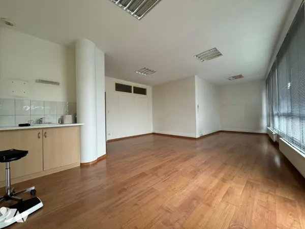 Local d'activités 56 m²