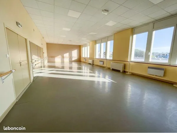 Local commercial 215 m²