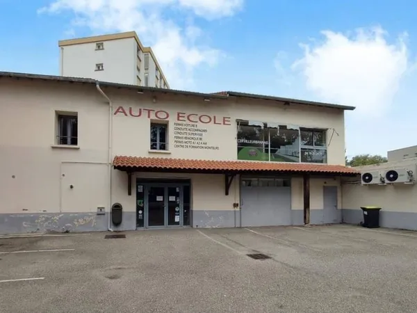 Local commercial 252 m²