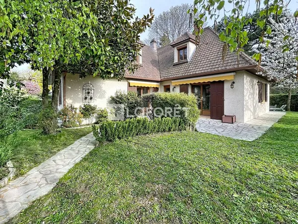 Maison 7 pièces 218 m²