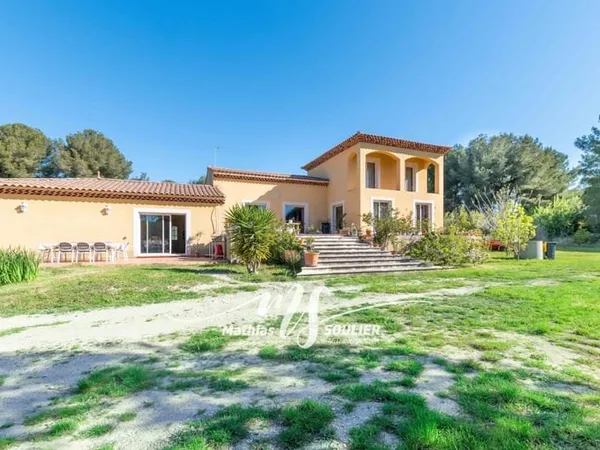Villa de 230 m² - À PIED DE LA PLAGE