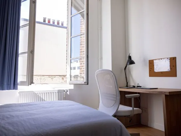 Propose Chambre meublée à louer en résidence étudiante 900m² à Paris