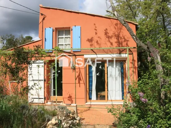 Cabanon rénové sur 4000 m² de terrain. En vente interactive.