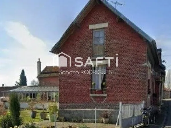 Corps de ferme à rénover Axe Saint - Quentin / Laon à la campagne proche toutes commodités et autoro