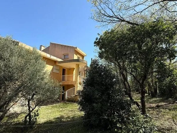 Maison 8 pièces 260 m²