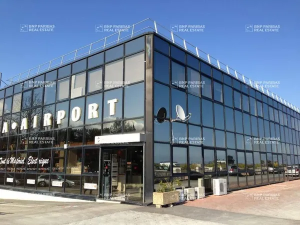Local d'activité 1090 m²