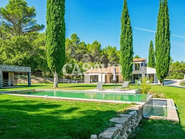 Vente Maison 6 pièces de 210m² - 13770 Venelles