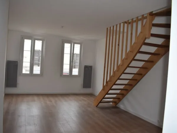 DUPLEX 2 CHAMBRES ENTIEREMENT RENOVE CENTRE MARINES