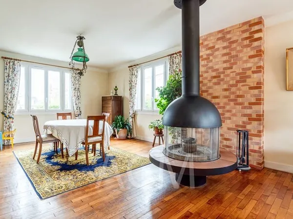 Maison familiale - 8 pièces - 5 chambres - Mesnil le Roi
