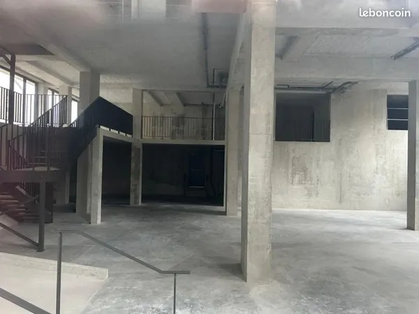 Local 374 m²