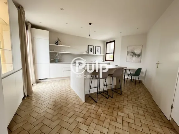 Maison de ville 3 chambres / Bureau / Jardin / Garage
