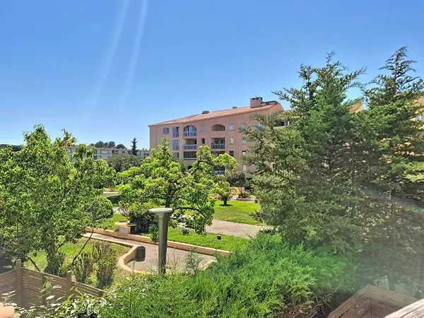 Fréjus, Appartement de T3, Box, Cave, piscine, tennis