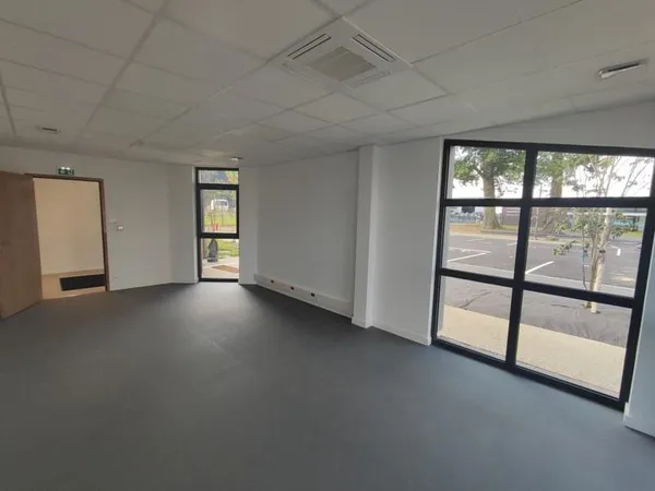 Bureau 27 m2 à louer à PAVILLY