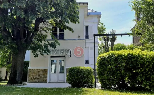 Maison 10 pièces 230 m²