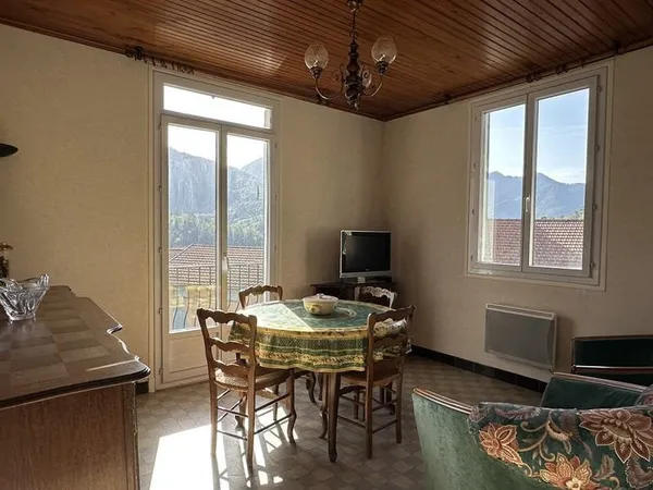 Lumineux appartement 3 pièces avec cabanon