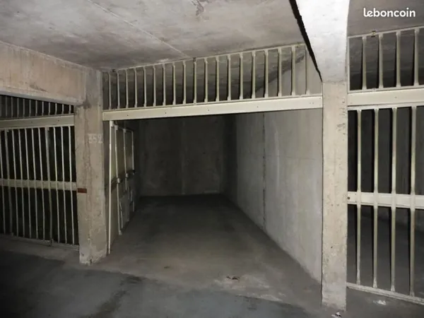 Parking boxé à 800 mètres de la gare
