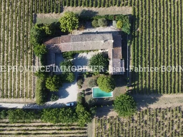 Charmant Mas Provençal en Campagne