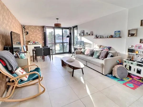 VENTE - SAINT-RAPHAËL - PROCHE COMMERCES ET ECOLES