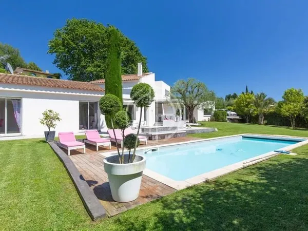 MOUGINS - VLLA CONTEMPORAINE