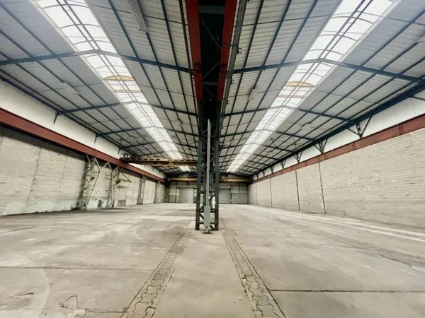Entrepôt 2581 m²