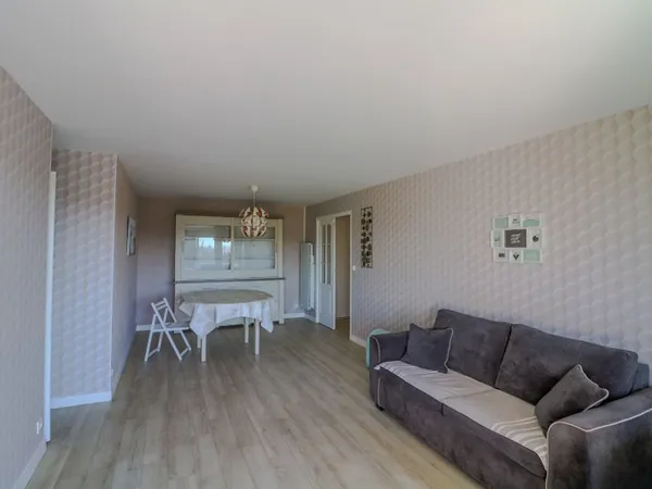 Appartement Nevers 3 chambres, balcon plein sud, parking sous terrain, 2 heures de Paris