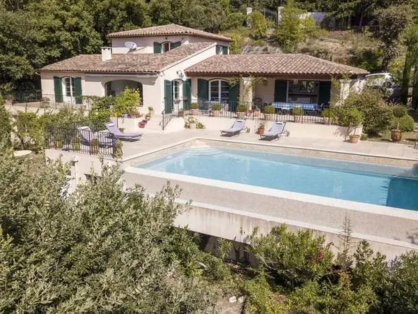 Maison 6 pièces 239 m²