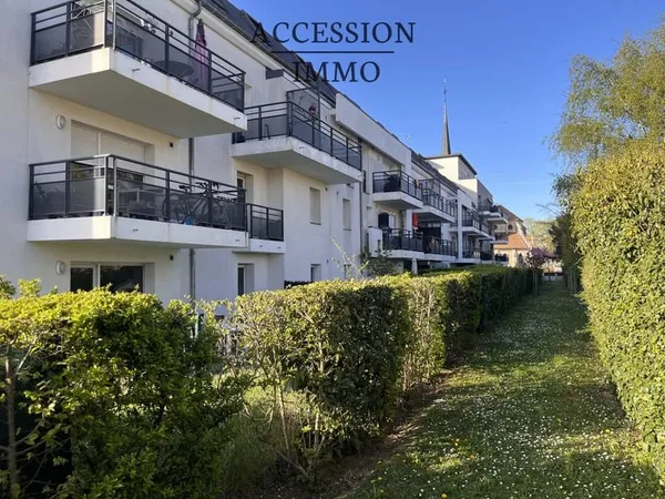 Gd T2 loué DIJON de 43,70 m2 (49 m2 au sol) en dernier étage