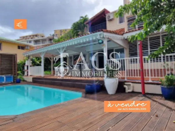 À vendre : Magnifique maison familiale aux volumes généreux,