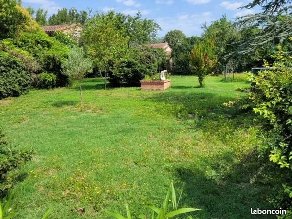 RARE : Terrain constructible en plein coeur de village