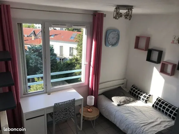 Studio cosy meublé centre ville Grenoble rue Nicolas CHORIER belle vue sans vis à vis