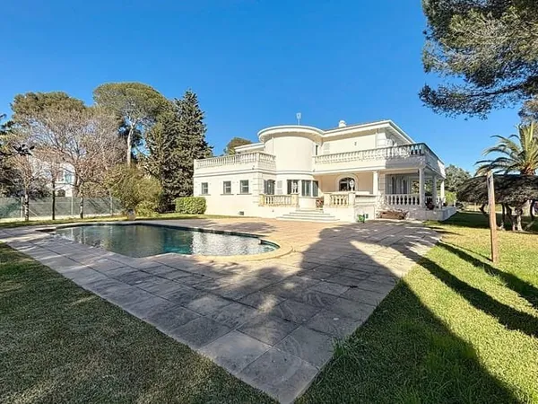 Maison 7 pièces 262 m²