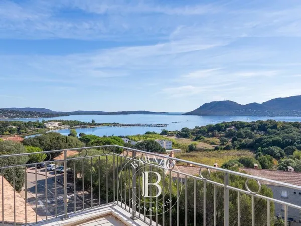 Porto-Vecchio, Appartement en attique, 3 chambres, terrasse, vue mer panoramique, proche centre-vill