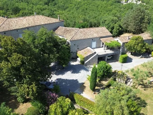 Maison 22 pièces 340 m²