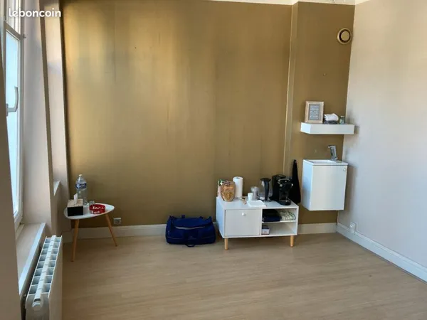 3 Bureaux ou local 12m² et salle d'attente 3 / 4 places