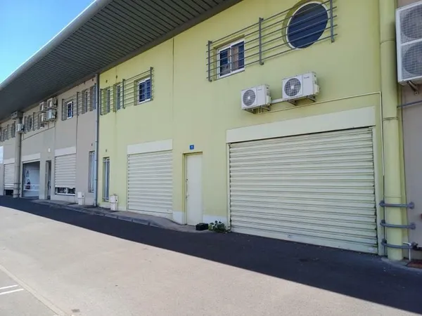 Local d'activité/entrepôt 328.56 m² Nord