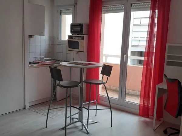 Studio blaise pascal droit rotonde lettres eco balcon parking ENSOLEILLE