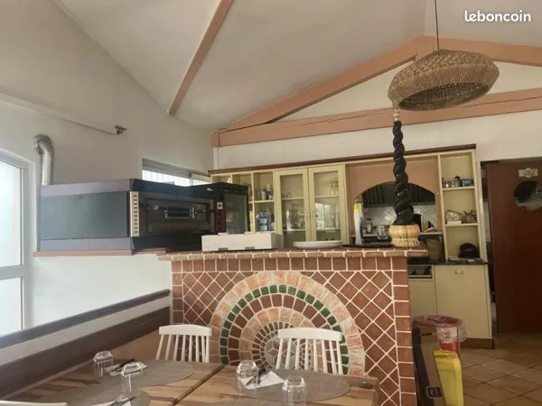 Commerce restaurant, bar, tabac 200 m²
