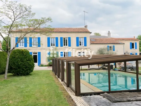 Maison 11 pièces 311 m²