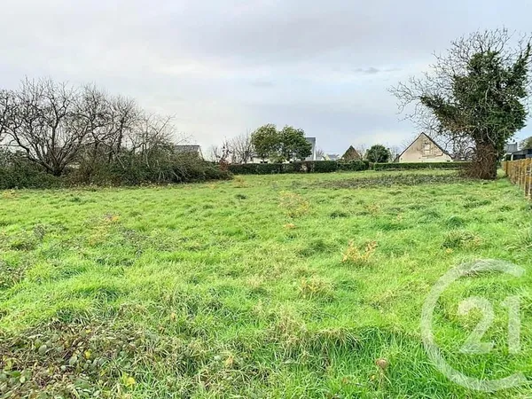 Terrain 4889 m²