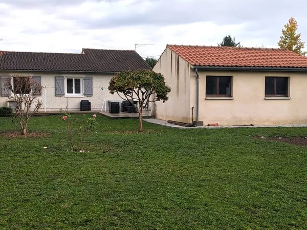 Cette jolie maison de 85 m2 habitables, implantée