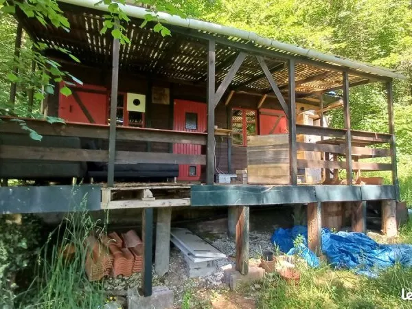Terrain boisé 1050 m² avec cabane sur pilotis - projet nature / refuge
