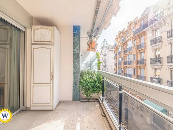 3 pièces en étage élevé avec terrasse et fort potentiel