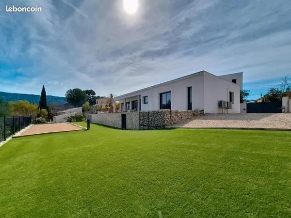 Location villa moderne avec jacuzzi et piscine