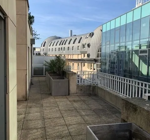 APPARTEMENT F4 TERRASSE 30 m2 HYPERCENTRE (JAUDE)