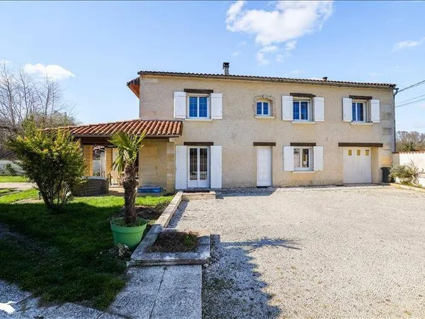 Maison de plain-pied 7 pièces 232 m²
