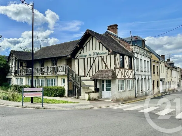 Local 6 pièces 240 m²