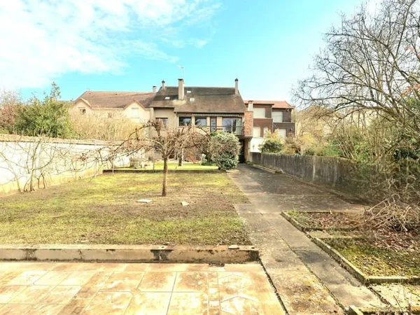 Immense maison avec terrasse en vente à Saint-Maur-Des-Fossé