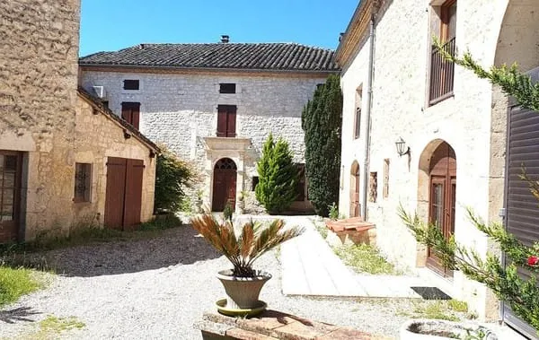 Propriété d'exception 3 habitations en pierres blanches Entre Cordes & Albi